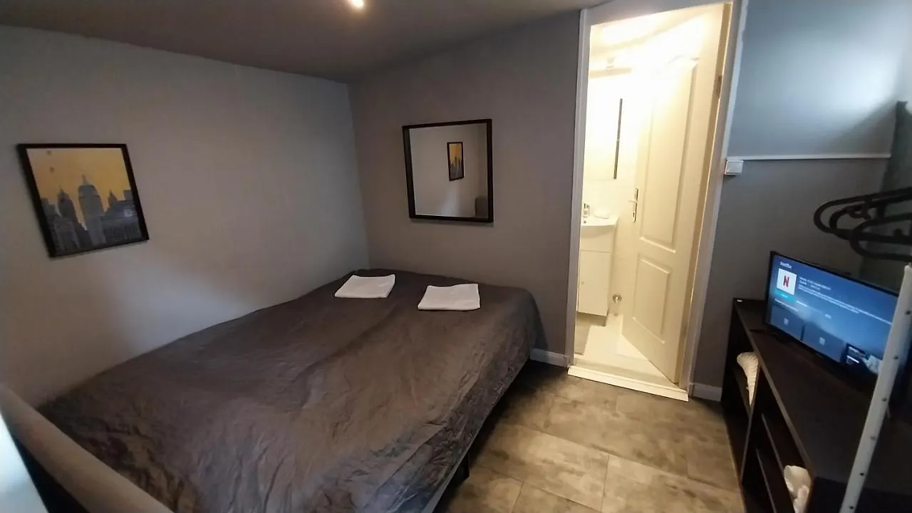 Hi-Bp Garden City Batsanyi Tiny House Near The City Train With Free Parking Budapest