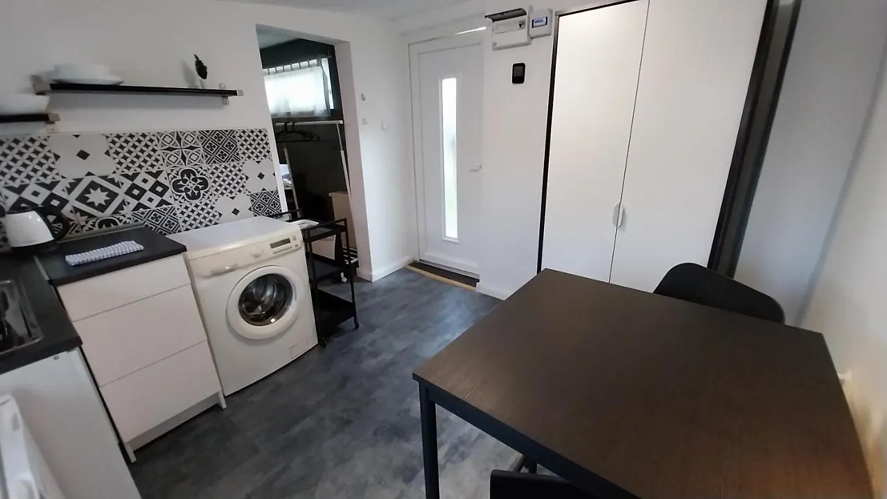 Hi-Bp Garden City Batsanyi Tiny House Near The City Train With Free Parking Budapešť 0*,  Maďarsko