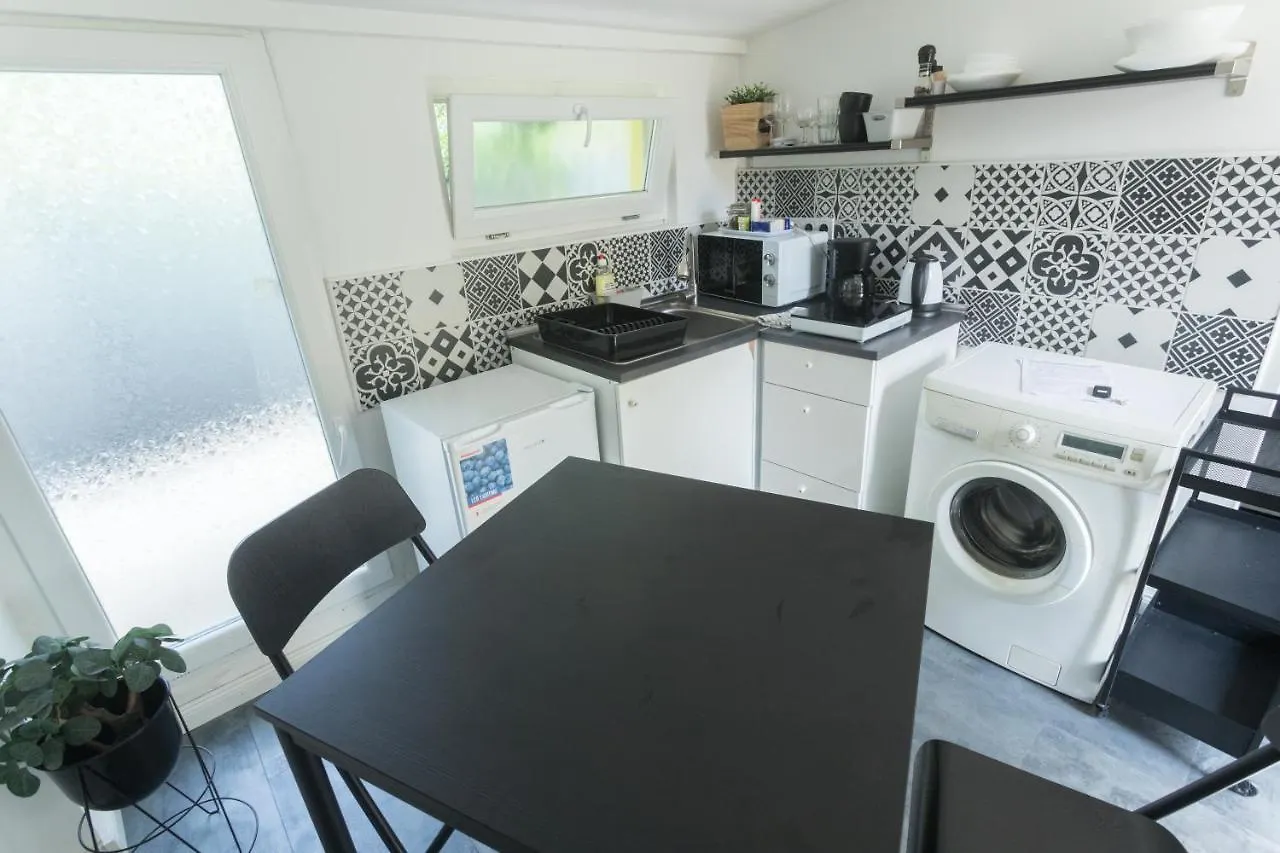 Apartmán Hi-Bp Garden City Batsanyi Tiny House Near The City Train With Free Parking Budapešť Maďarsko