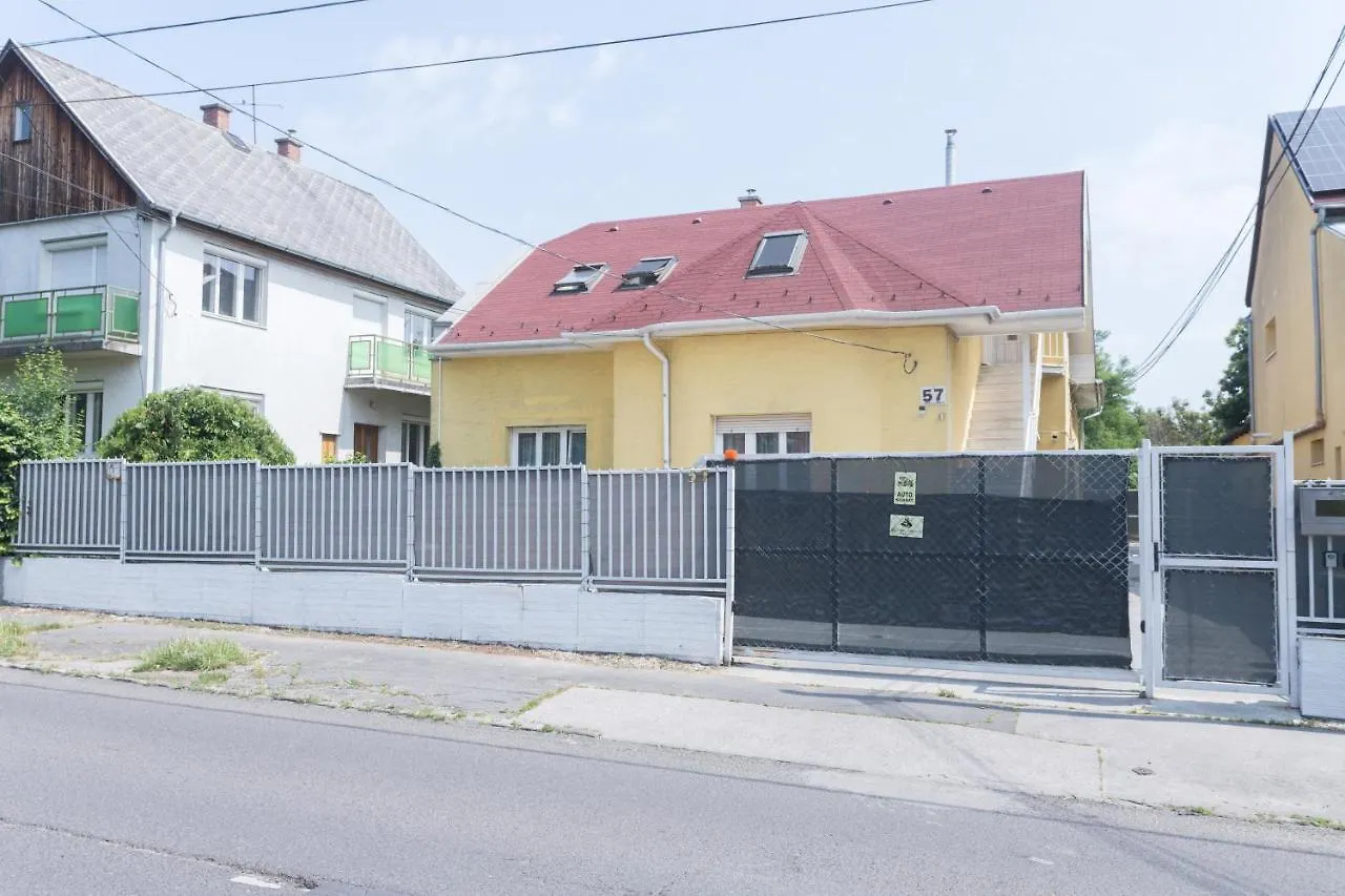 Hi-Bp Garden City Batsanyi Tiny House Near The City Train With Free Parking Budapest Hungary